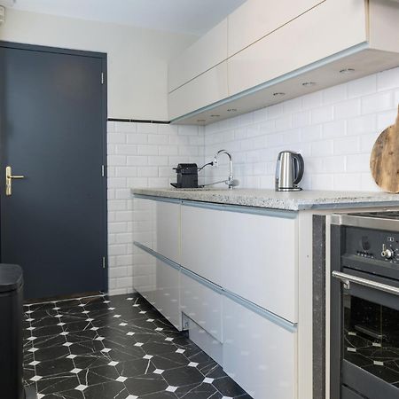 Petite Room With Wifi, Ac, And Shared Kitchen Тілбург Екстер'єр фото