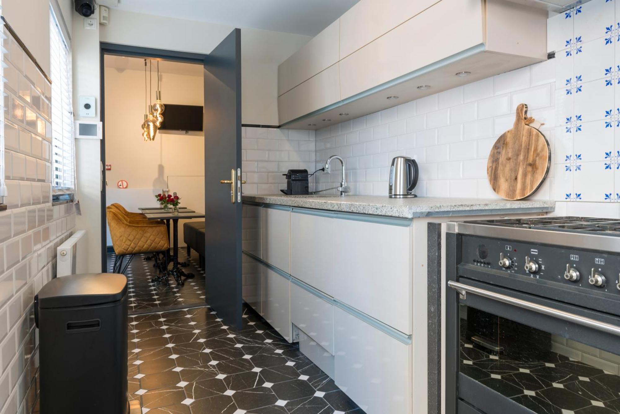 Petite Room With Wifi, Ac, And Shared Kitchen Тілбург Екстер'єр фото