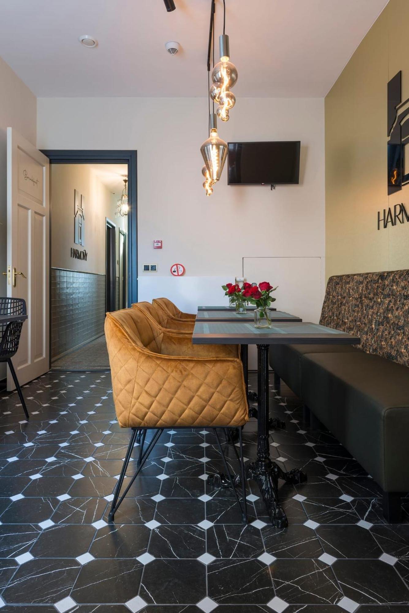 Petite Room With Wifi, Ac, And Shared Kitchen Тілбург Екстер'єр фото