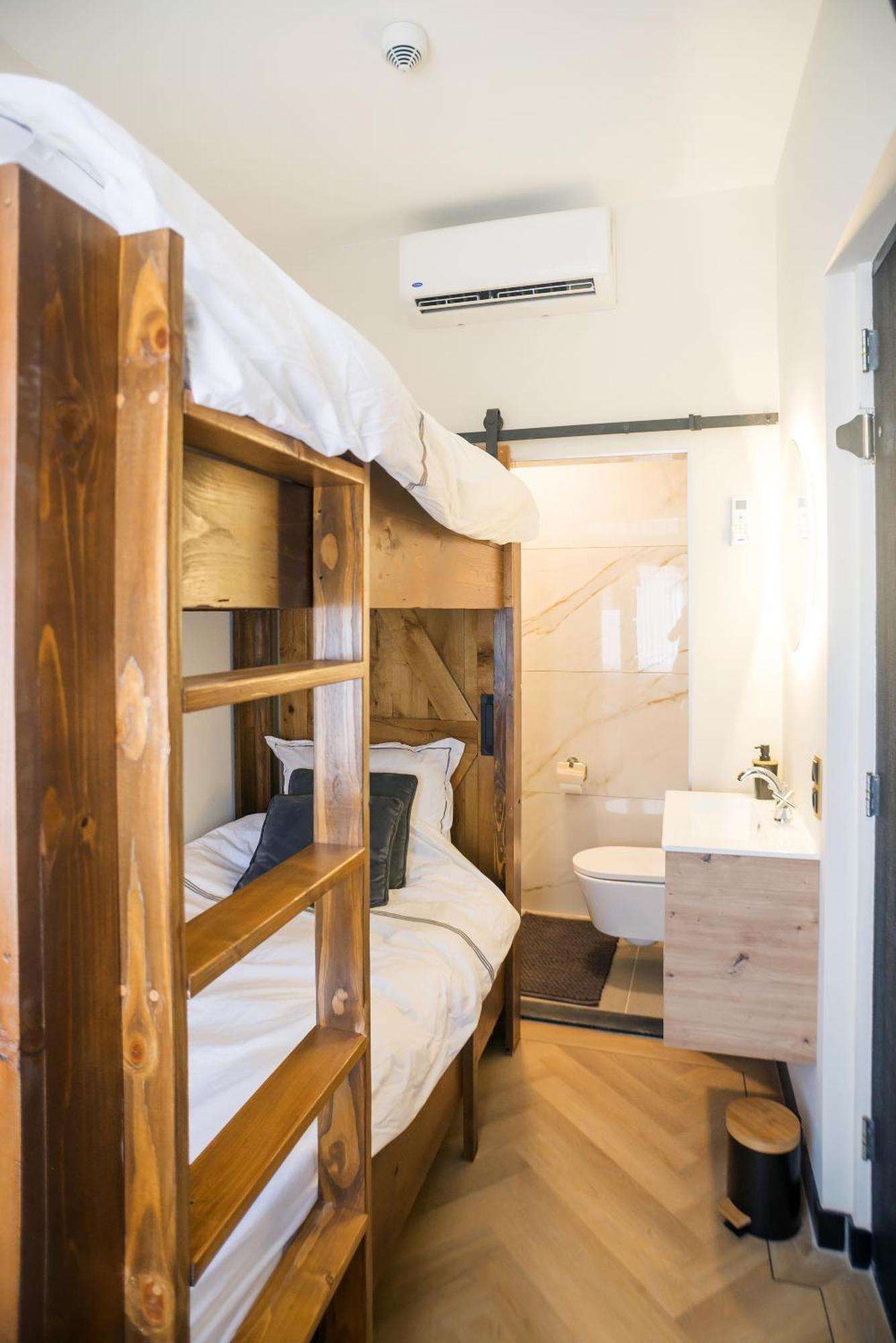 Petite Room With Wifi, Ac, And Shared Kitchen Тілбург Екстер'єр фото