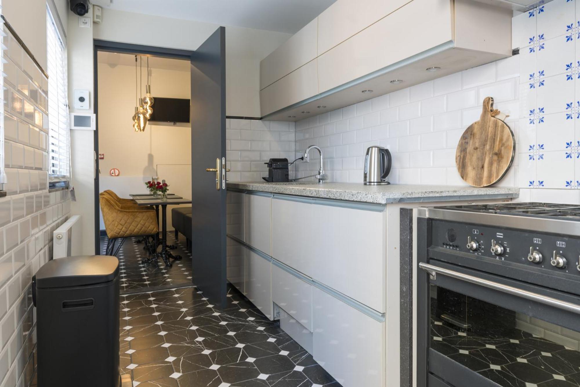 Petite Room With Wifi, Ac, And Shared Kitchen Тілбург Екстер'єр фото