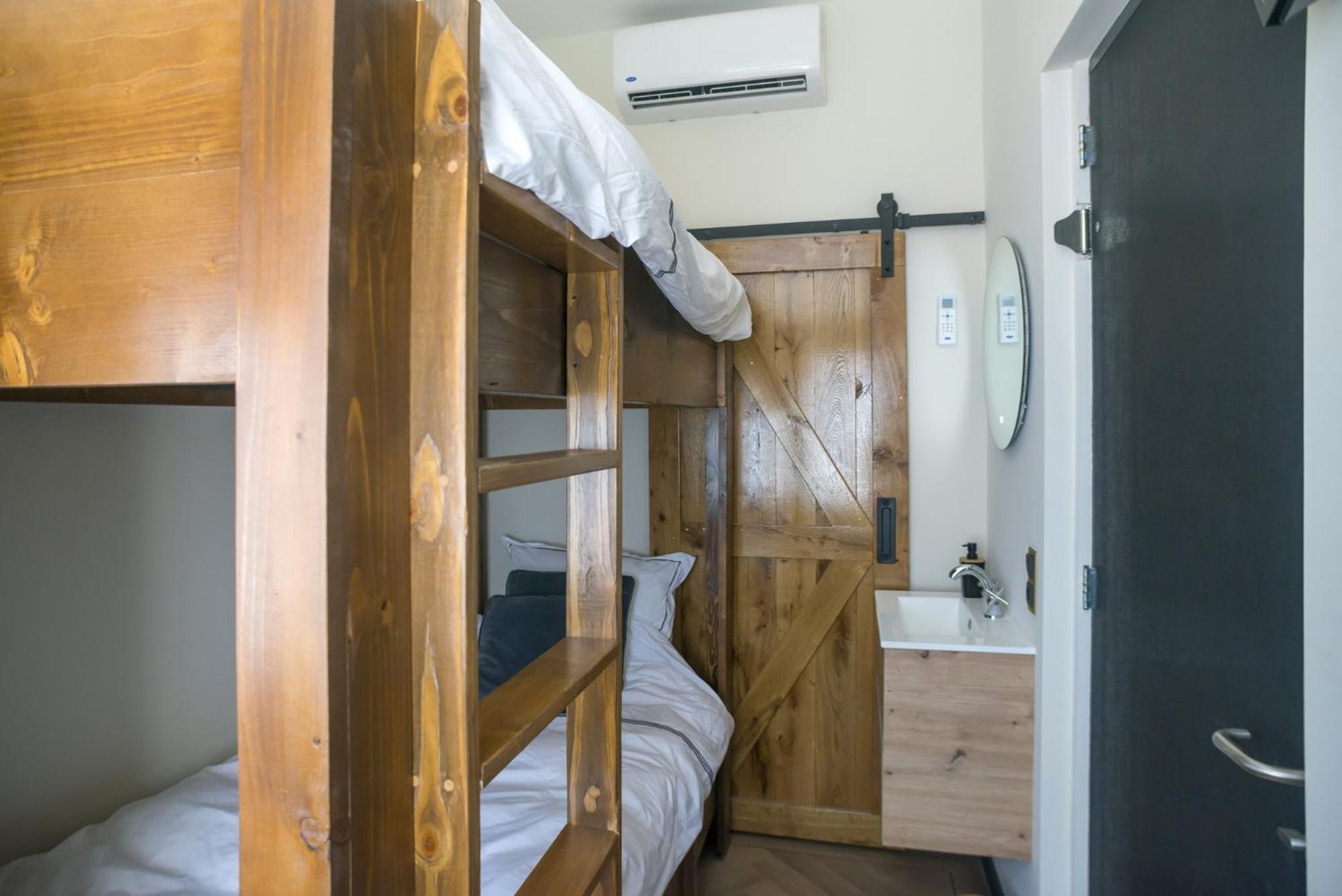Petite Room With Wifi, Ac, And Shared Kitchen Тілбург Екстер'єр фото
